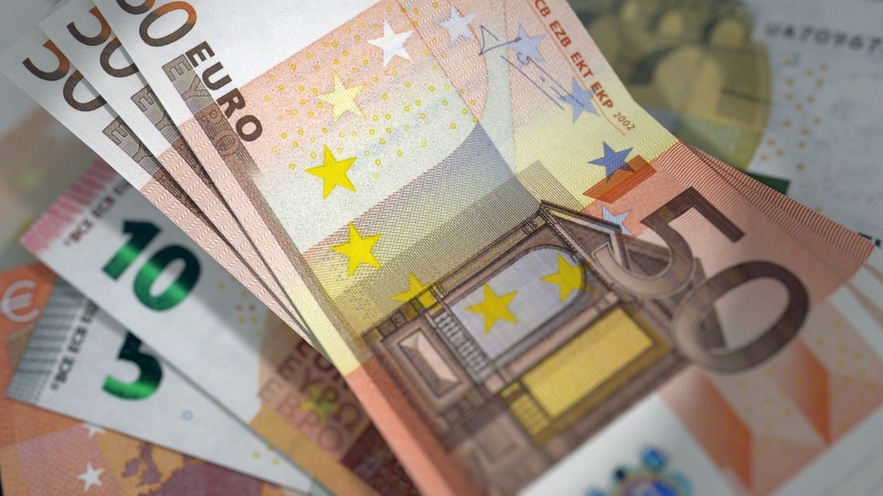 Busta paga, maxi-aumento a giugno tra cuneo fiscale e arretrati: per chi aumentano gli stipendi di 400 euro